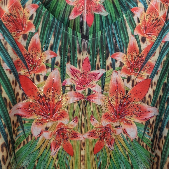 Bleu Printed Floral Leopard Vneck Tshirt - Picture 3 of 5